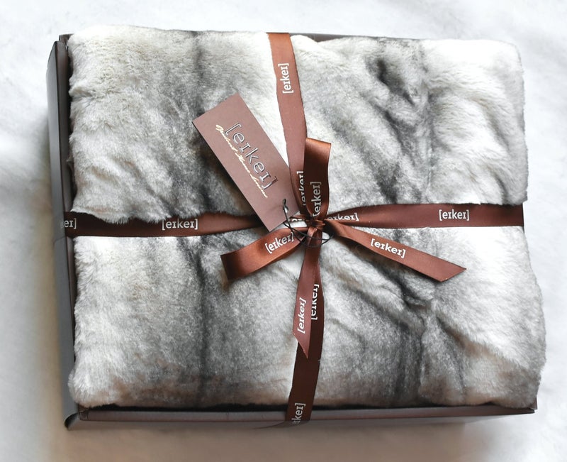 Eikei Double Sided Faux Fur Throw Blanket Silky Soft Oversized Afghan Machine Washable, Grey Striped Mink Chinchilla Shadow Fox (Light Grey, 55Wx70L) - Image 3